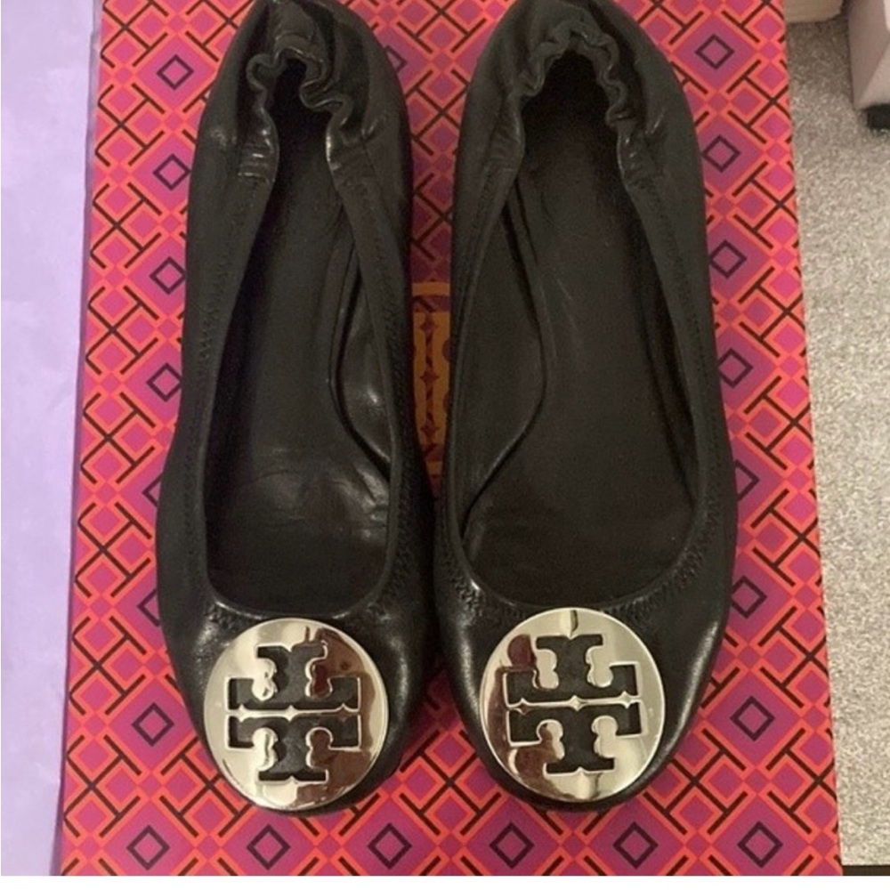 💯 Authentic Tory Burch Black Leather Ballet Flats Size 6 (guesstimate)